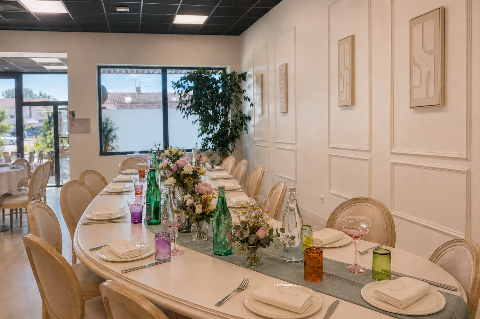 Véritable salle Maison Sissi, table élégamment dressée pour une réception